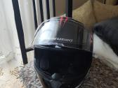Uždaras moto šalmas
