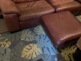 Odinė sofa su pufu - nuotraukos Nr. 2