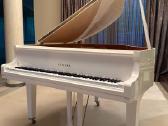 Yamaha White Grand Piano Fortepijonas