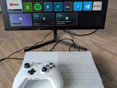 Xbox One S 1tb su pultu