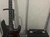 Elektrinė gitara su stiprintuvu