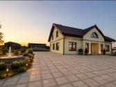 Išskirtinis 304k.m.a+ Klasės Namas Su 26 A. Sklypu