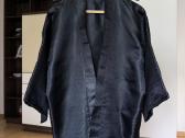 Juodas japoniško stiliaus kimono