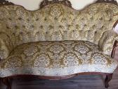 Parduodama senofinė sofa su foteliais.