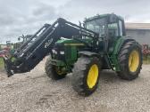Traktorius john deere 6810 su krautuvu