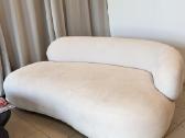 Šviesi sofa