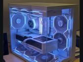 Baltas Lian li 5070 Ti R7 9800x3d arba pagal jus
