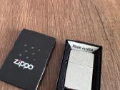 Zippo originalus.