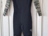Naujas vaikiškas Xcel Axis hidrokostiumas