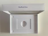 MacBook Neo dėžė - nuotraukos Nr. 4