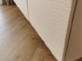 Pakaninama TV spintelė 180x42x38 su bangelėmis - nuotraukos Nr. 6
