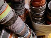 Naudoti plastikiniai vazoneliai daigams daug yra. - nuotraukos Nr. 2
