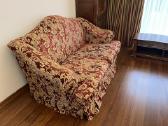 Klasikinė dvivietė sofa, bordo ir aukso spalvų - nuotraukos Nr. 3