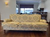 Klasikinė trivietė sofa, aukso ir smėlio spalvų - nuotraukos Nr. 2