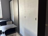 Biuro baldai. 3 stalai su stalciais ir spinta - nuotraukos Nr. 9