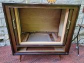 Vintažinė mid century raudonmedžio spintelė - nuotraukos Nr. 2