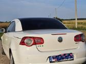 Du automobiliai viename Volkswagen EOS 2.0benzinas - nuotraukos Nr. 6