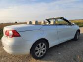 Du automobiliai viename Volkswagen EOS 2.0benzinas - nuotraukos Nr. 14