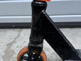 Paspirtukas Dominator Sniper Black Orange - nuotraukos Nr. 2