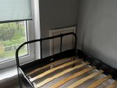 Tvarkinga juodo metalo viengulė lova 90x200 cm - nuotraukos Nr. 3