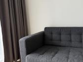 Trivietė tamsiai pilkos spalvos sofa - nuotraukos Nr. 6