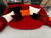 Išskirtinė raudono veliūro sofa - nuotraukos Nr. 3