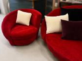 Išskirtinė raudono veliūro sofa - nuotraukos Nr. 4
