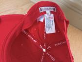Raudona Tommy Hilfiger kepurė nuo saulės - nuotraukos Nr. 3