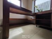Modernus kampinis virtuvės stalas su suolu ir spin - nuotraukos Nr. 13
