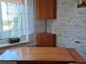 Virtuvės baldai su stalu ir kampinė spintelė - nuotraukos Nr. 5