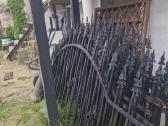 Medinės Durys Ir Dekoratyvinė Metalinė Tvora - nuotraukos Nr. 2
