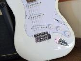 Elektrine gitara su kubu - nuotraukos Nr. 2