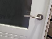 Baltos vidaus durys su stakta - nuotraukos Nr. 5