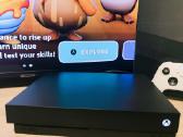 Xbox One X 1tb + 2 pulteliai + originali dėžė - nuotraukos Nr. 2