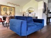 Stilinga veliūrinė tamsiai mėlyna dvivietė sofa - nuotraukos Nr. 3