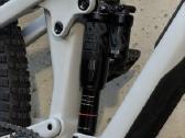 Puikios būklės full suspension enduro dviratis - nuotraukos Nr. 9