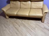 Trivietė šviesių garstyčių odinė sofa - nuotraukos Nr. 2