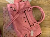Selling a stylish pink faux leather handbag. - nuotraukos Nr. 2