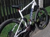 Full suspension kalnu dviratis giant - nuotraukos Nr. 5