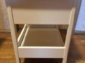 Baltas Ikea naktinis staliukas su stalčiumi - nuotraukos Nr. 5