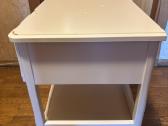 Baltas Ikea naktinis staliukas su stalčiumi - nuotraukos Nr. 11