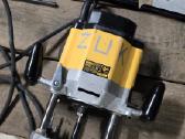 Profesionalus vertikalus frezeris Dewalt Dw625e - nuotraukos Nr. 5