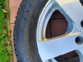 Parduodami Toyota ratlankius su padangomis R16 - nuotraukos Nr. 9