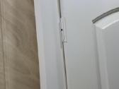 Medinės lengvos durys su spyna - nuotraukos Nr. 2