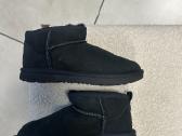 Ugg Classic Mini II juodi zomšiniai vaikiski - nuotraukos Nr. 2