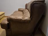 Odinė sofa ir pufas - nuotraukos Nr. 5