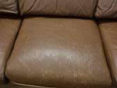 Odinė sofa ir pufas - nuotraukos Nr. 7