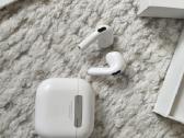 Airpods 4 su garso slopinimu - nuotraukos Nr. 3