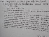Mergina aukso kelnaitėmis - nuotraukos Nr. 3