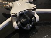Dji Mini 3 dronas su pultu ir 2 veikiančiomis ba - nuotraukos Nr. 3